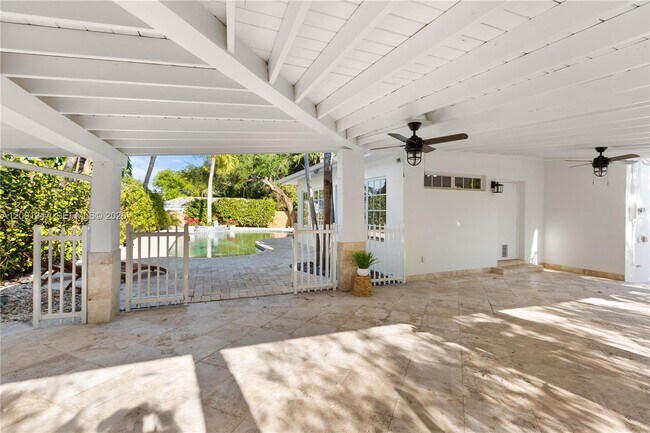 Building Photo - 6605 SW 61st St