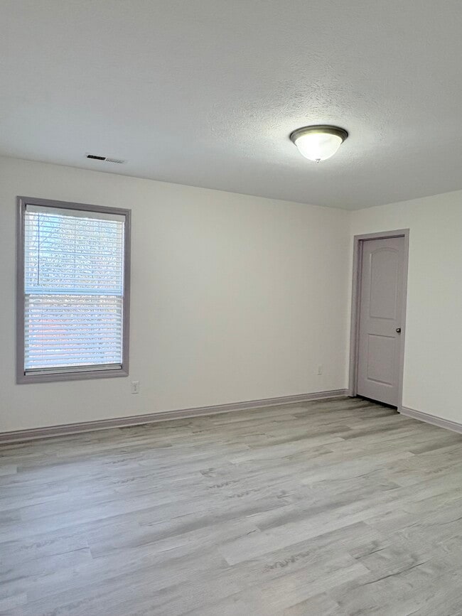 Building Photo - 839 Sweet Bay Ave