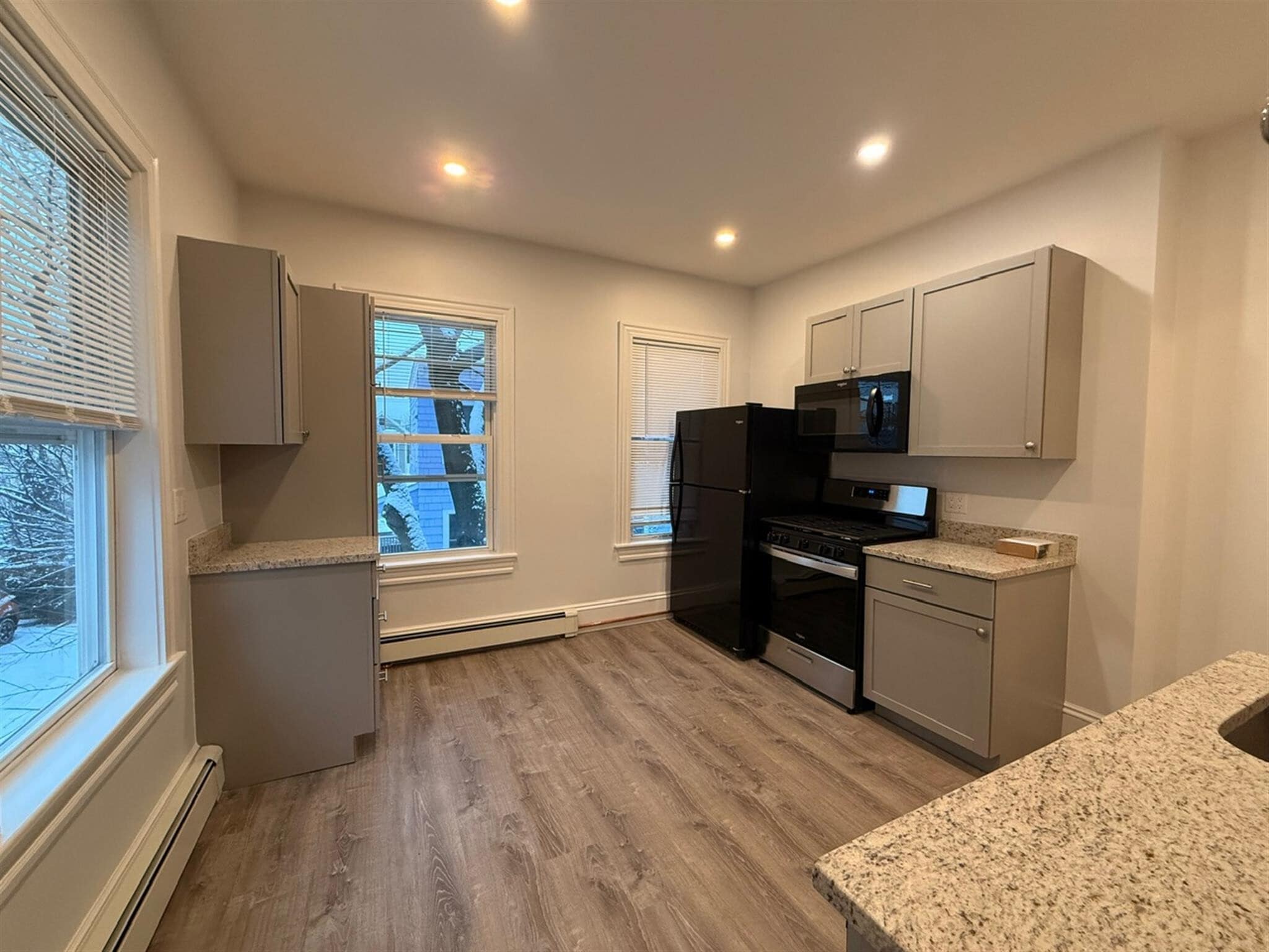 Building Photo - 76 Oak St