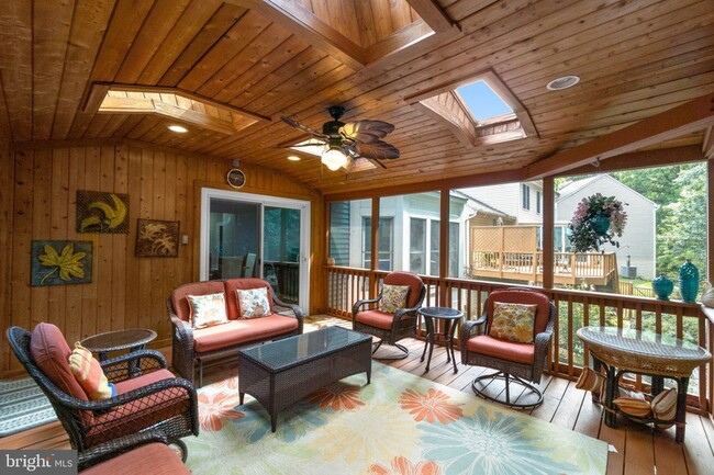 Building Photo - 6874 Caravan Ct