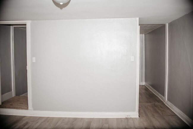 Building Photo - 26 E Main St