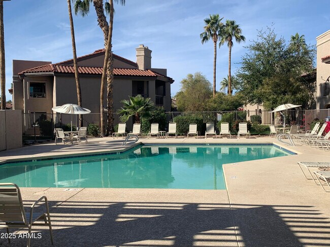 Building Photo - 9445 N 94th Pl