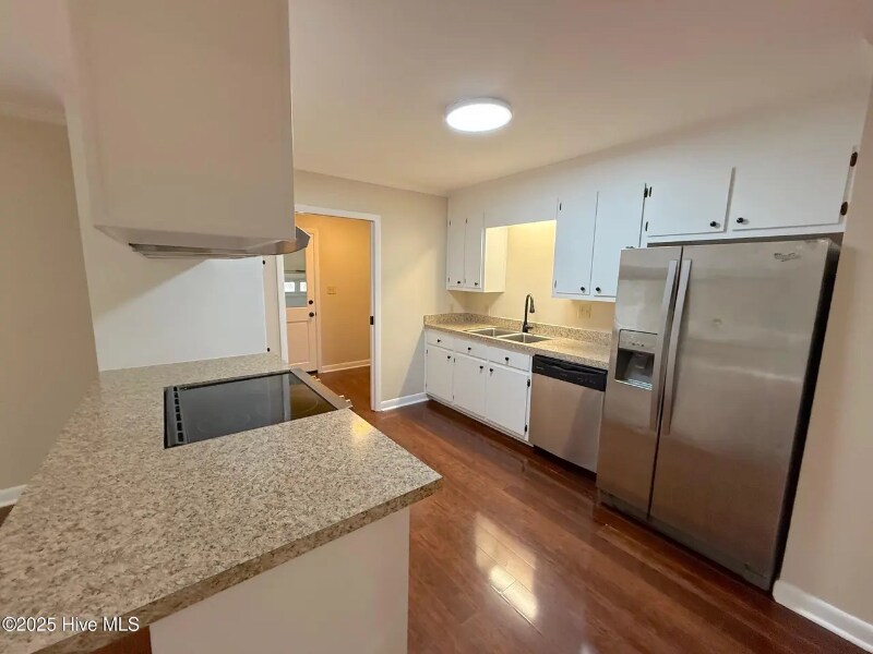 Building Photo - 107 E Baywood Ln