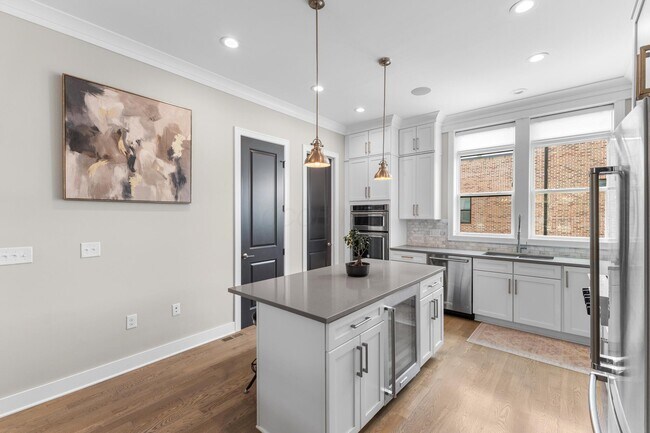 Building Photo - 293 Auden Ave