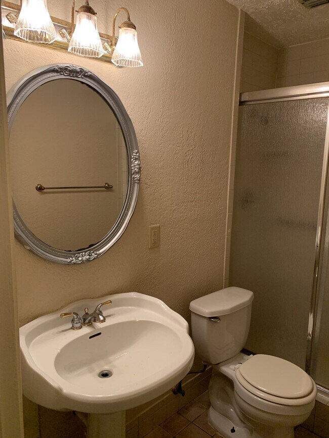 Building Photo - 618 Overbluff St