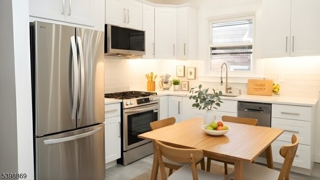 Building Photo - 65 Poe Ave