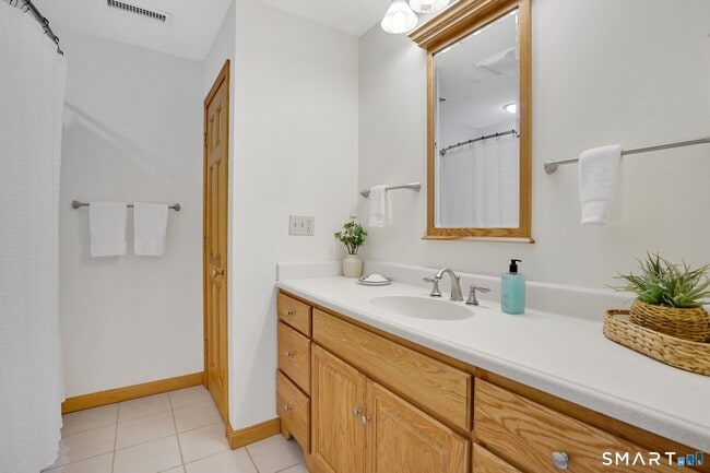 Building Photo - 228 N Granby Rd