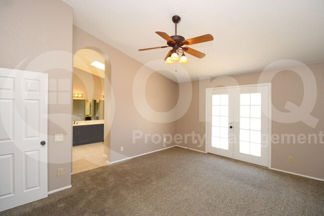 Building Photo - 10879 E Kalil Dr