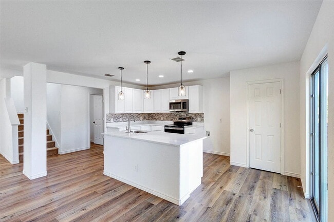 Building Photo - 5 Bedroom, 2.5 baths 2 story home in Wylie, TX