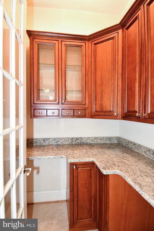 Building Photo - 7104 Old Dominion Dr