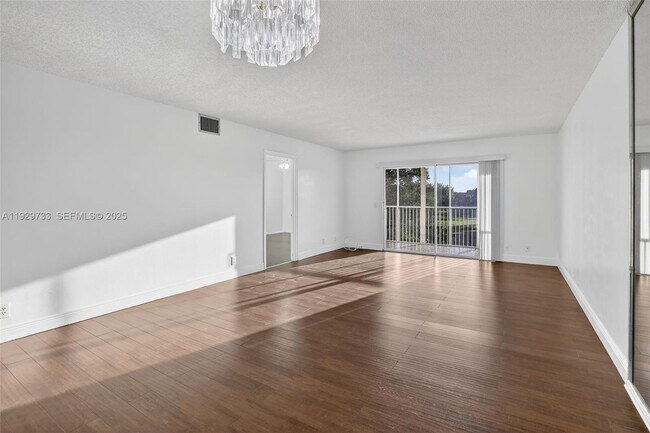 Building Photo - 900 SW 128th Ave