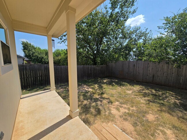 Building Photo - Charming Single Story 4bed 2 bath home in ...