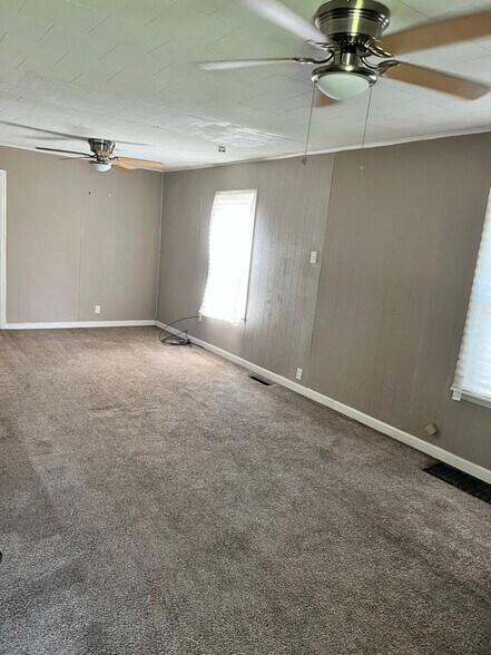 Building Photo - 3600 Falling Springs Rd