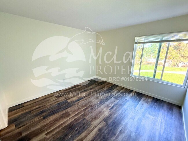 Building Photo - The Grove 2bd/1ba, Corner Unit