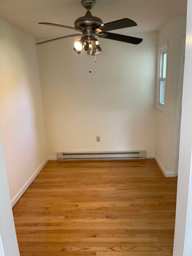 Building Photo - 20 A St