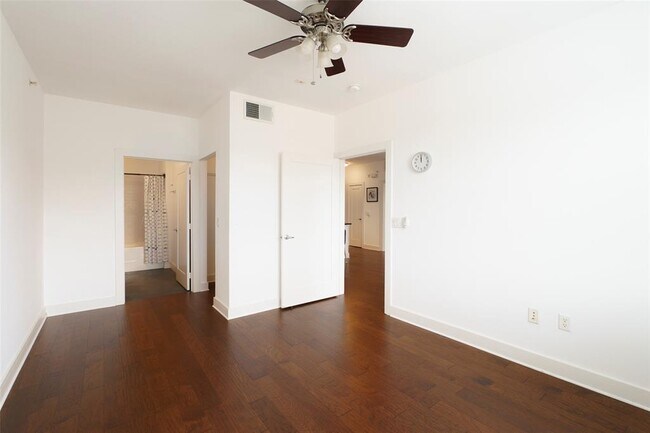 Building Photo - 3016 Guadalupe St