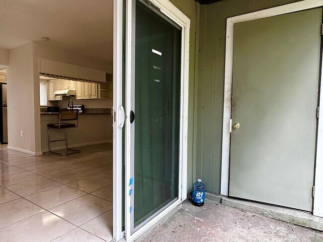 Building Photo - "Cozy 1-Bedroom Gem with Elegant Hardwood ...