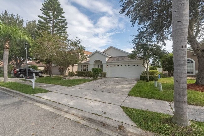 Building Photo - 4 BEDROOM POOL HOME IN SUNTREE!!!!!!!