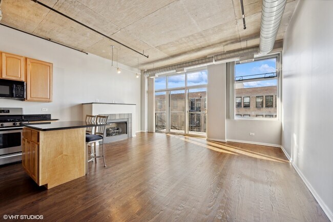Building Photo - 1000 W Adams St