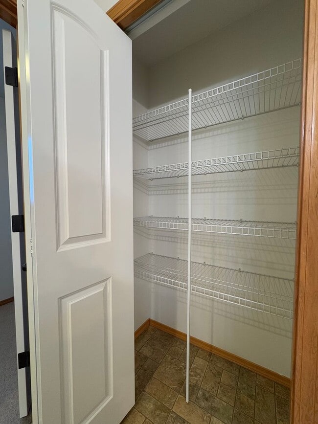 Building Photo - Beautiful Rental with Oversized Yard & Open Layout