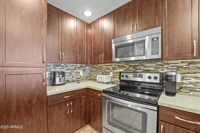 Building Photo - 5450 E Deer Valley Dr