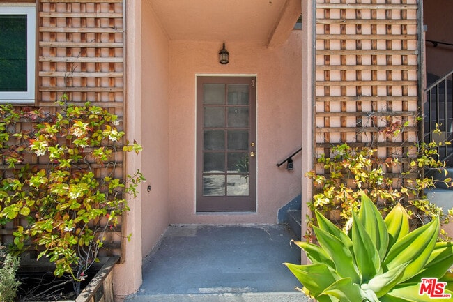 Building Photo - 9221 Alcott St