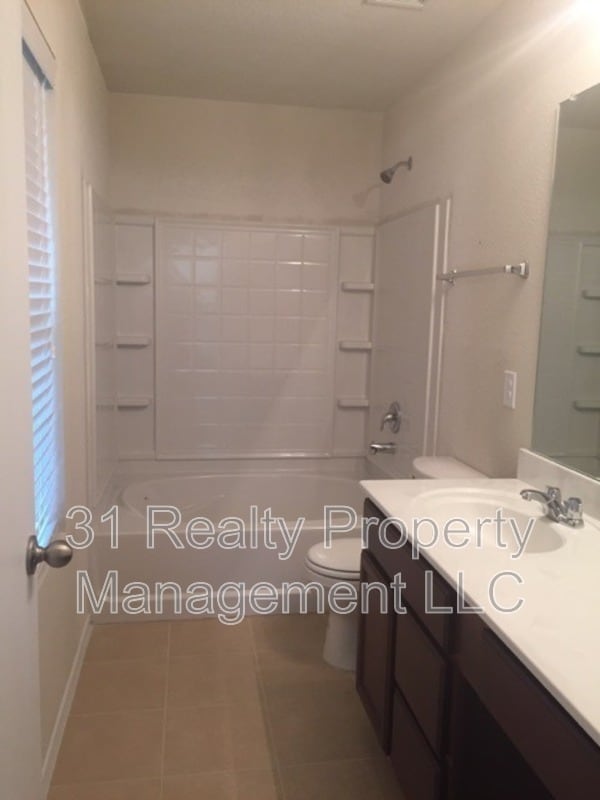 Building Photo - 1305 Swan Ridge Dr