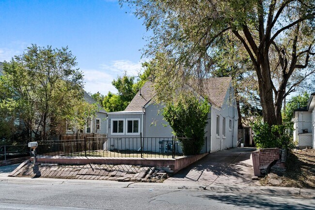 Building Photo - 4 bed 1 bath Home Available Now in Westwood!