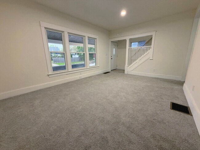 Building Photo - Newly renovated 3-bedroom, 1.5-bath home in Cleveland
