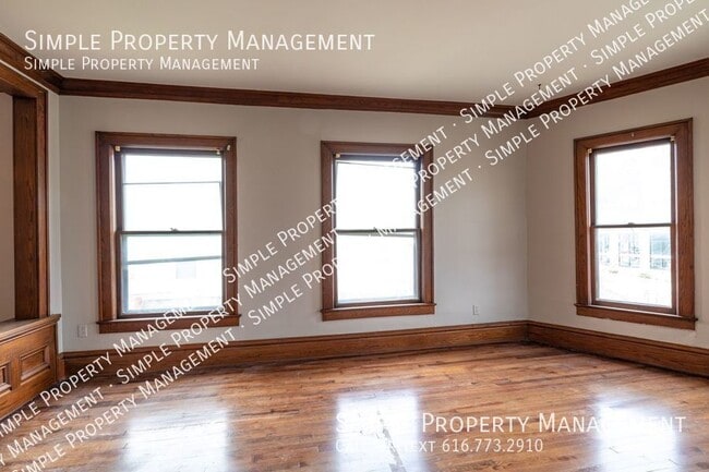 Building Photo - 610 Michigan St NE