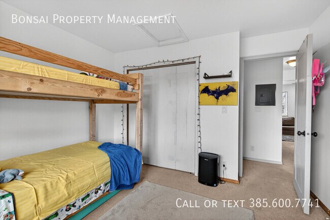 Building Photo - 894 N 160 W