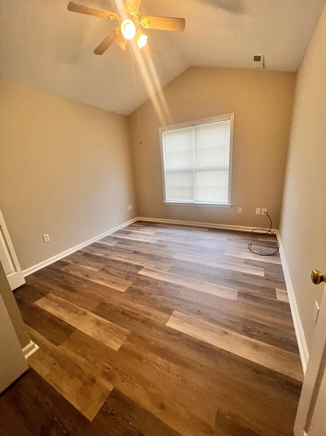 Building Photo - Two Bedroom Two Bath