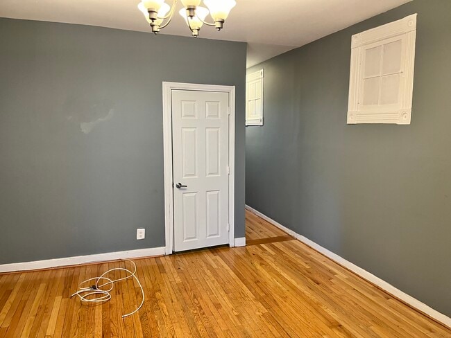 Building Photo - 18 Westervelt Pl