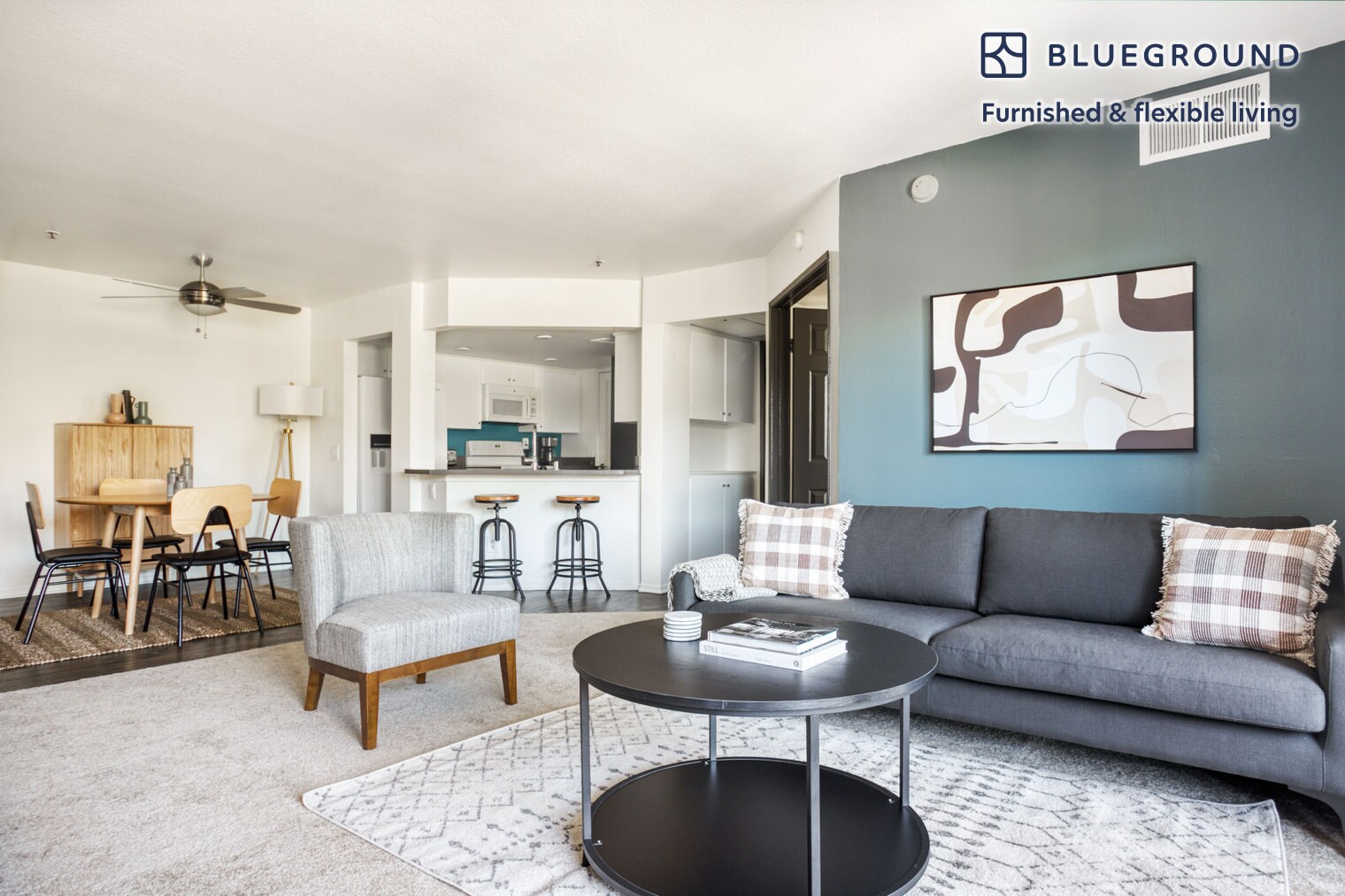 Building Photo - 10989 Bluffside Dr