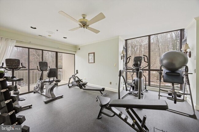 Building Photo - 1704 N Park Dr