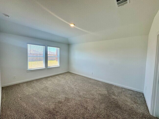 Building Photo - 1102 Rayburn Dr