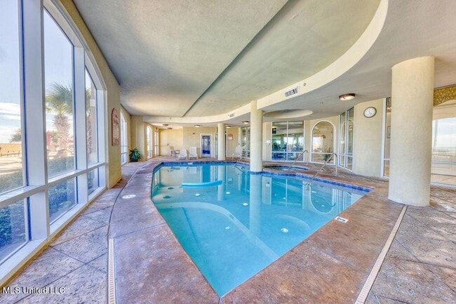 Building Photo - 1200 Beach Dr