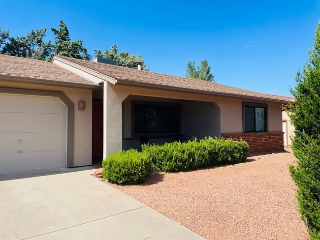Building Photo - Single family home in the Village of Oak Creek