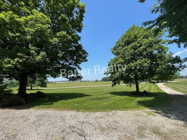 Building Photo - Country living at its finest in Hillsdale ...