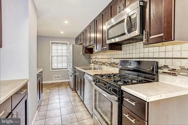 Kitchen - 1420 Deerfield Ln