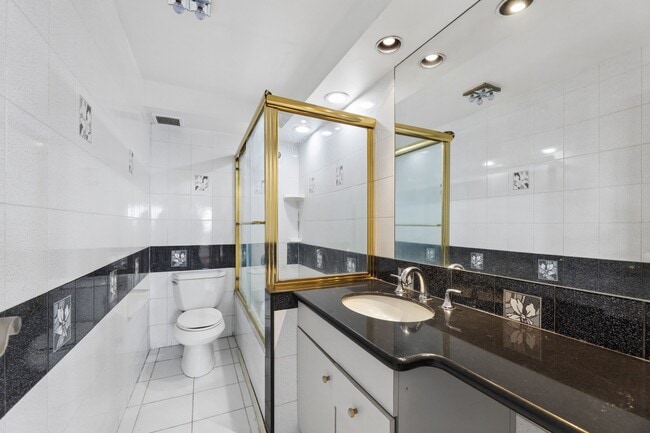 Building Photo - 1600 Center Ave