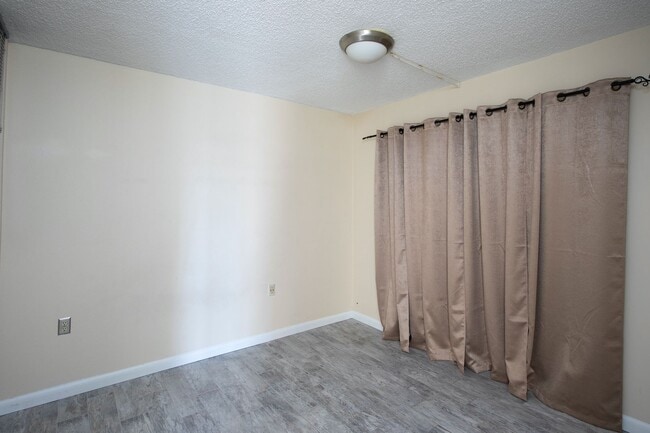 Building Photo - 2 bedroom 2 bathroom in Las Salinas Condo Association