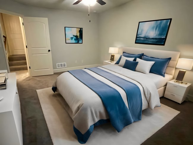 Building Photo - EAGLE CREEK LUXURY TOWNHOME READY FOR YOUR...