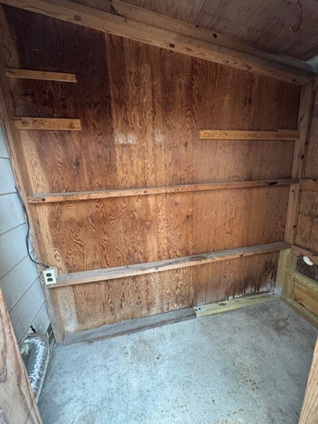 Building Photo - 610 Park Ave