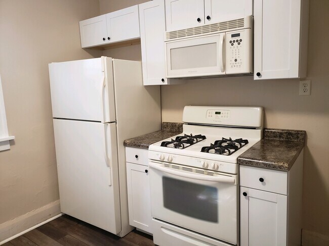 Building Photo - 923 Woodlawn Ave