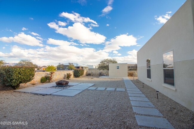 Building Photo - 1415 San Bonifacio Arc