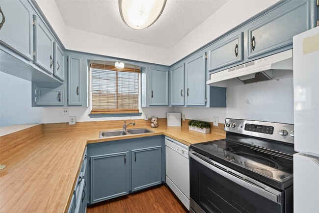 Building Photo - 7714 Renwick Dr