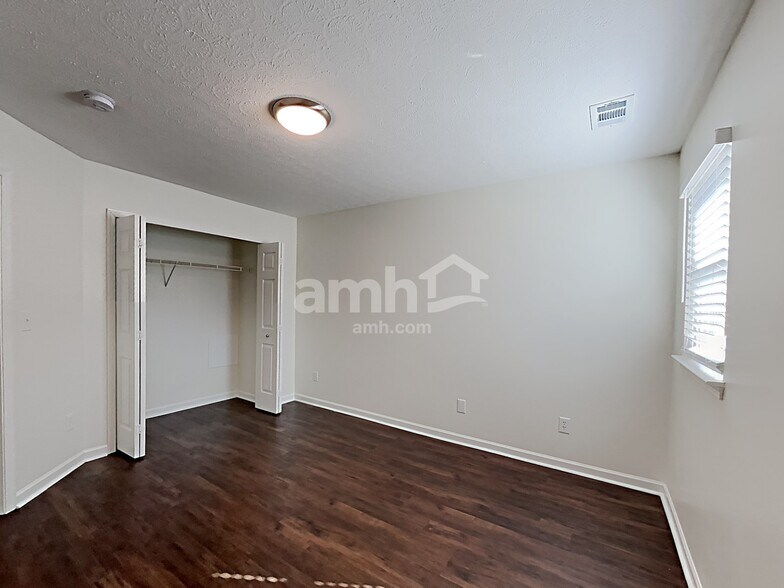 Building Photo - 1668 Comanche Run