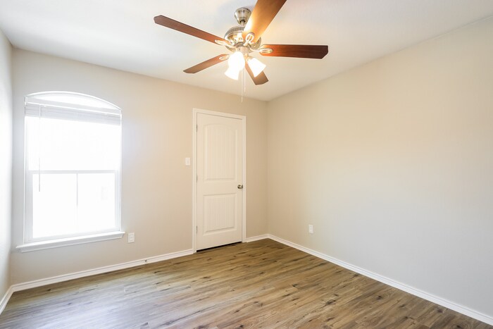 Building Photo - 8422 Buckhorn Parke