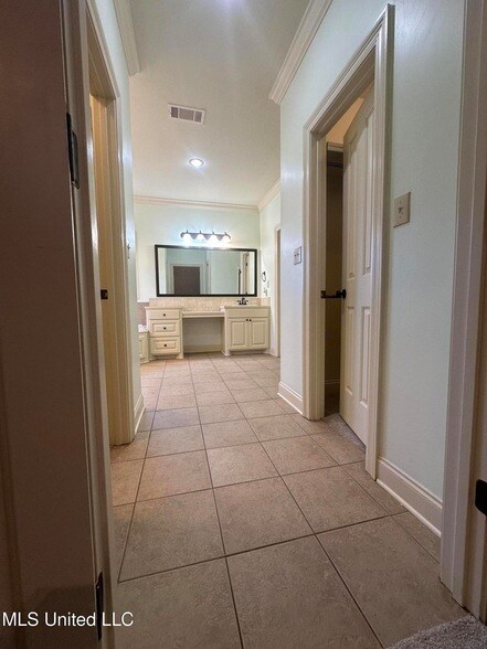 Building Photo - 101 Cedar Green Cove